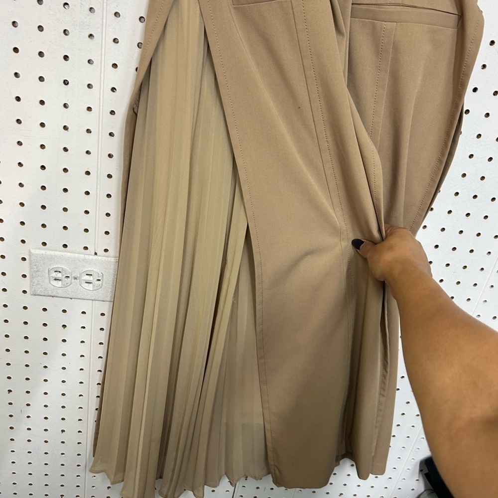 Fray I.D Chic Tan Pleated Women's  Skirt - Picture 10 of 11